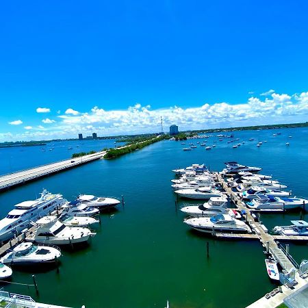 Premium Modern Waterfront Apartment With Miami Skyline View On The Bay 5 Mins Drive To Miami Beach With Free Parking المظهر الخارجي الصورة
