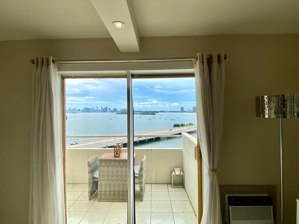 Premium Modern Waterfront Apartment With Miami Skyline View On The Bay 5 Mins Drive To Miami Beach With Free Parking المظهر الخارجي الصورة
